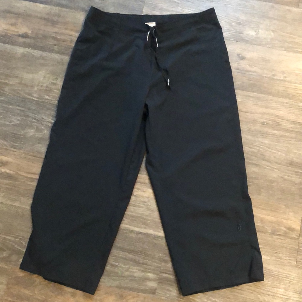 Women’s 3/4 length Sugoi Athletic Style pants Sz S